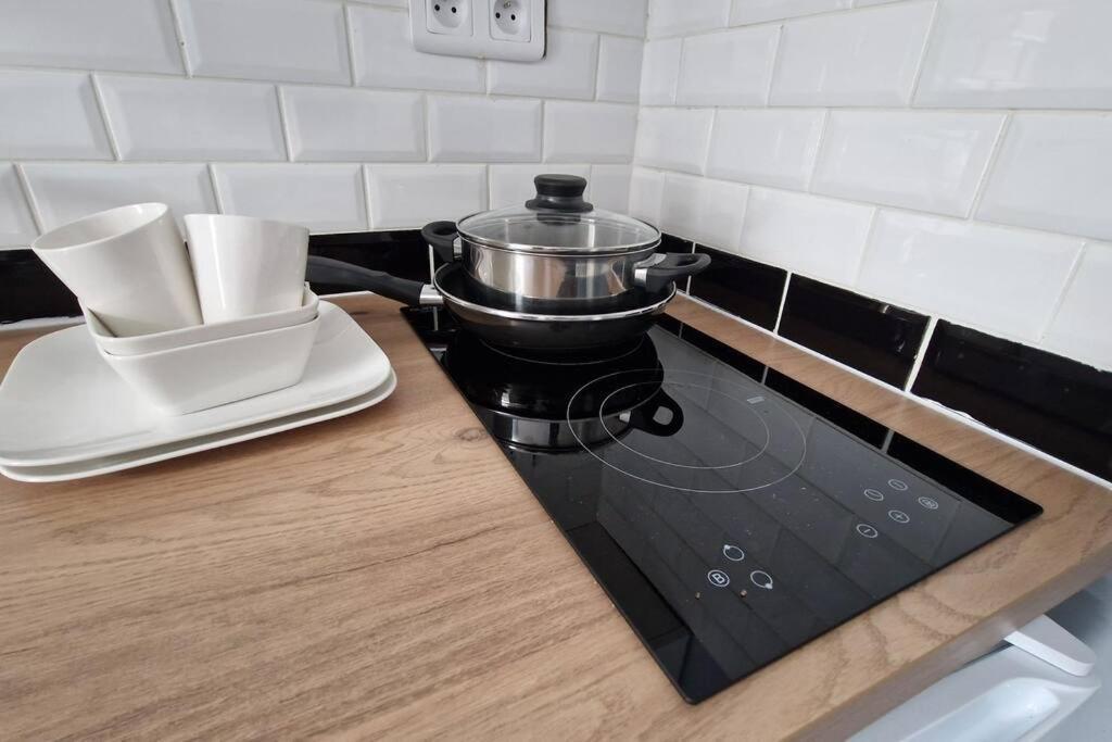 Appartement Hypercentre 301 +Wifi+Independant+ Cuisine Toilette Salle De Bain Privative Valenciennes Eksteriør bilde